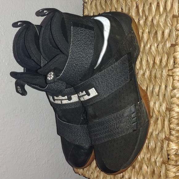 Nike LeBron James Soldier 10 GS 'Black Metallic Dark Grey'- Size 12 - Picture 2 of 6